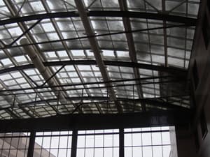 Мытье стеклянной крыши